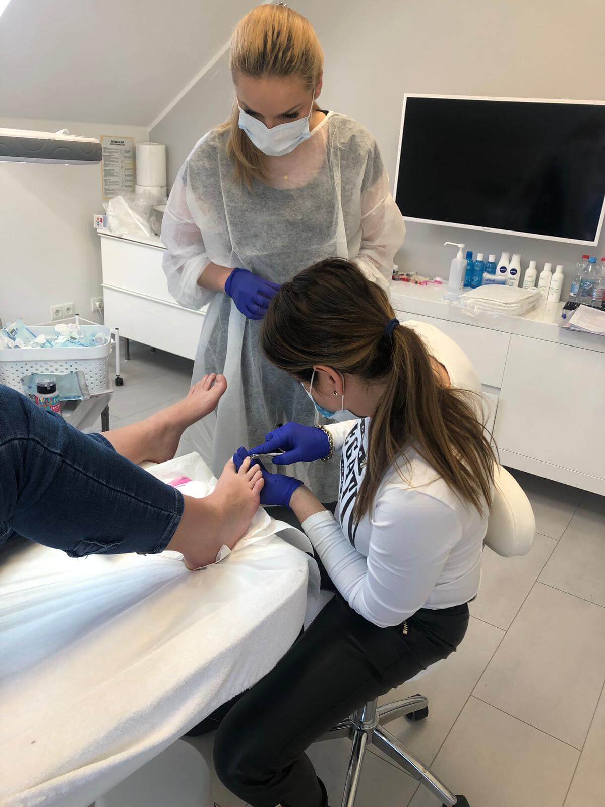 Kurs pedicure frezarkowy kosmetyczka zielona góra