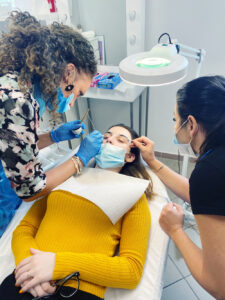 kursy kosmetyczne brwi